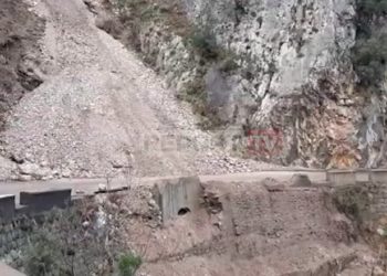 Aksi Krujë – Qafshtamë/ Rruga e dëmtuar nga rrëshqitjet shkaktuar prej tërmetit (VIDEO)