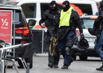 Turku sulmon policët në Gjermani me thikë në dorë, por mbetet i vrarë