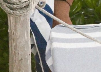FOTOT/Paparacët nuk e lenë rehat Aniston, kapet “mat” me 49-vjeçarin