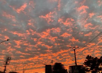 Një perëndim i magjishëm dielli si ky i sotmi në Tiranë, “spektakli i qiellit” në foto