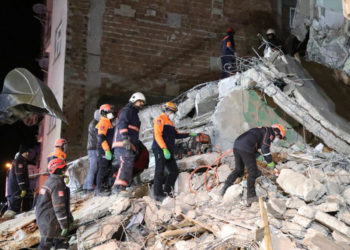 Galeria e Fotove/ Ja pasojat e tërmetit shkatërrimtar në zonat e goditura në Turqi