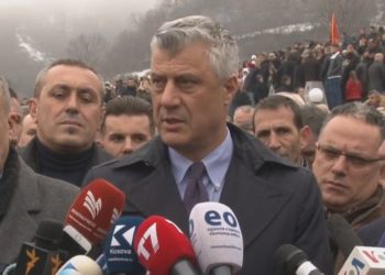 Meta dhe Thaçi bëhen bashkë, përkujtojnë Masakrën e Reçakut