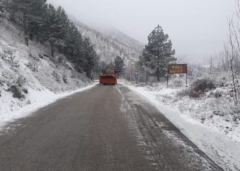 Reshje bore dhe temperatura të ulëta, ARRSH: Akset rrugore janë të kalueshme (Foto)