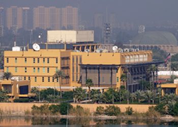 Dy raketa godasin Zonën e Gjelbër në Bagdad, përfshirë misionin amerikan
