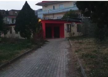 Ndërrojnë jetë dy fëmijë binjakë në Berat, ku dyshojnë prindërit e foshnjave