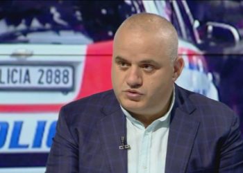 “Kam videon e një kryebashkiaku nga veriu duke pirë drogë në publik”, Artan Hoxha: Publikimin e spostoi tërmeti