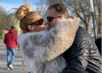 I përmendin burrin 51-vjeçar, Adelina Tahiri u mbyll gojën kritikëve (FOTO)