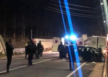 Polici ndalon dy makina për kontroll në Pogradec, por përfundon i plagosur nga një mjet i tretë