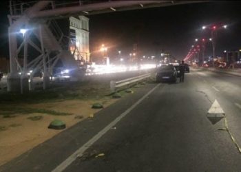 Po kalonte nga njëra anë e autostradës në tjetrën, makina përplas për vdekje këmbësorin në Tiranë-Durrës