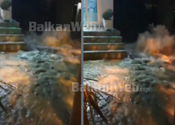 VIDEO/ Çahet tubacioni te Ali Demi, uji përmbyt garazhet e 3 pallateve