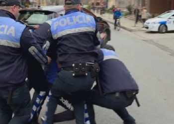 Shtatë vjedhje në shtatë muaj, tentativa e fundit një “Benz”. Pranga 19-vjeçarit pas disa minutash ndjekje