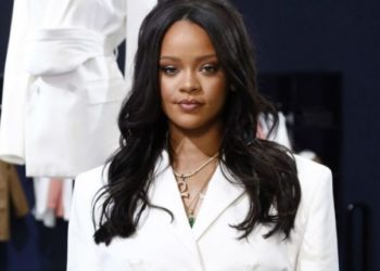 Pamja ndryshe e Rihanna/ Selfia e parë e 2020 me akne dhe pa make-up
