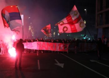 Ndizen tensionet Mali i Zi-Serbi, sulmohet ambasada e Podgoricës në Beograd