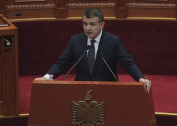 “Emergjenca u mbyll, tani sytë janë te rindërtimi”, Balla tregon nga foltorja e Kuvendit prioritetet për 2020