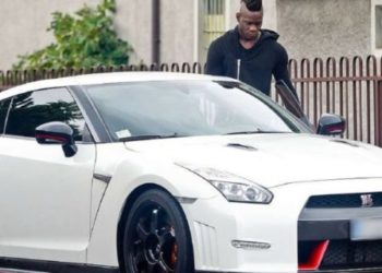 Viti i Ri nis keq për Balotellin, përplas makinën luksoze dhe e lë në mes të rrugës