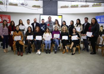 Shpërndahen certifikatat për internship-in në Bashkinë e Tiranës, Veliaj: Të rinjtë duhet të paguhen për praktikat e punës