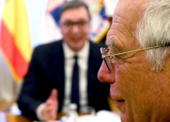 Përfaqësuesi i BE bën apel për dialog, por Vuçiç kërkon heqjen e taksës ndaj mallrave serbe