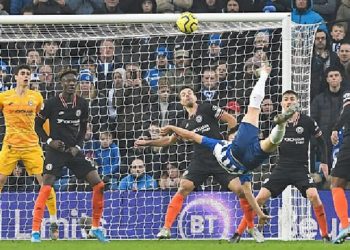 Chelsea e nis 2020 me barazim, Tottenham mposhtet në transfertë