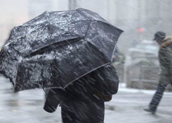 Ditët me diell do t’i lënë vendin reshjeve të shiut. Ja zonat ku parashikohet të bjerë dëborë