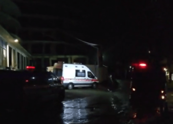 E kapi paniku nga tërmeti, roja i pallatit në Durrës ra në gropën e ashensorit (DETAJE)