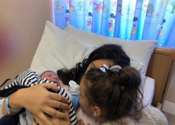 Elisa Spiropali bëhet nënë për herë të dytë, zbulon emrin e bebit