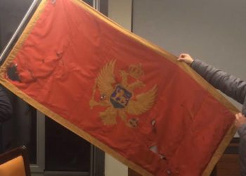 Ndizen tensionet Mali i Zi-Serbi, sulmohet ambasada e Podgoricës në Beograd
