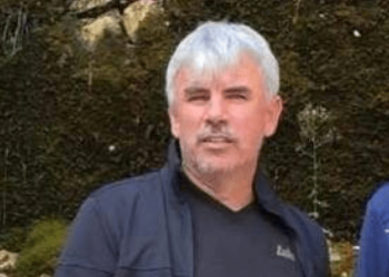 Autorët qëlluan nga një makinë në lëvizje drejt babait të 3 fëmijëve, ku dyshon policia