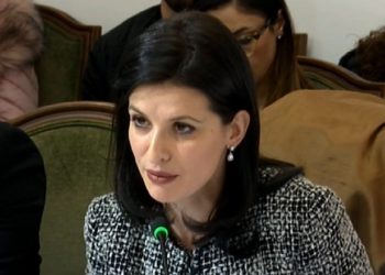 Votohet ligji i amnistisë/ Murrizi: E keni ndryshuar Kodin Penal si ju do qejfi. Braho: Të lirohen të gjitha gratë