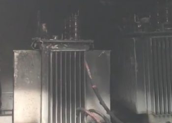 Shpërthen në flakë kabina elektrike, zona e Tregut Elektrik në Tiranë pa drita gjatë natës