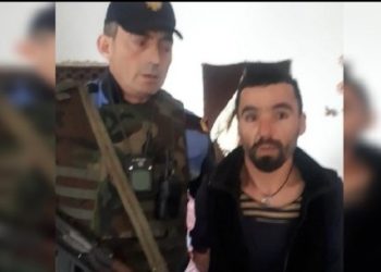 Xhaxhai i vrau të ëmën/ Rrëfimi i 18-vjeçarjes: Mami i dha lekë polices që ta mbronte