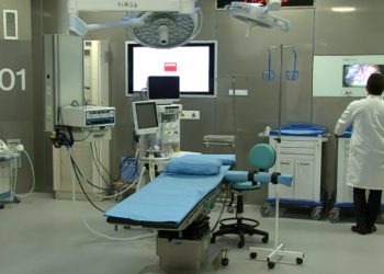Aparatura moderne dhe 120 shtretër, Rama në spitalin e ri ultramodern për kirurgjinë (Video)