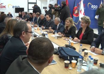 Zyrtarët e VV dhe LDK zgjedhin heshtjen, ende asnjë shenjë për krijimin e qeverisë së re në Kosovë
