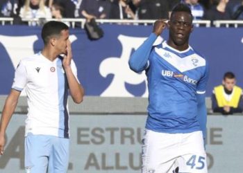 “T’ju vijë turp!”, Balotelli reagon ashpër ndaj tifozëve të Lazios, dhe ka një arsye të fortë