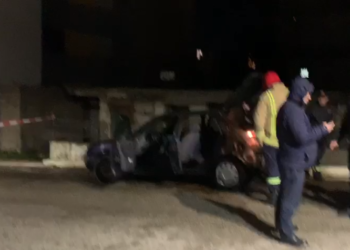 Makina shpërthen në flakë në mes të Tepelenës, dyshimet e para të policisë