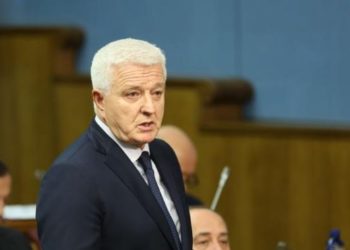 I dogjën flamurin e ambasadës në Beograd, reagon ashpër Mali i Zi: Akt vandal, Serbia të përgjigjet urgjentisht