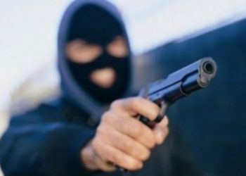 Grabitet një institucion finaciar te Komuna e Parisit, burri i maskuar arrin të marrë një shumë parash