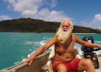Pasi e braktisi gruaja, biznesmeni i arit vendos të jetojë i vetëm në ishull: Paraja i ka helmuar njerëzit
