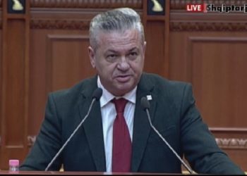 Murrizi replikon me Ballën për “Zgjedhoren”: Ju ka ngelur mendja te dashuria e parë, opozita jashtëparlamentare