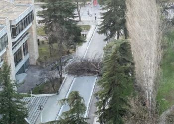 Era deri në 20m/s, Shërbimit Meteorologjik Ushtarak tregon kur do të normalizohet moti