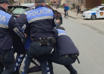 E detyruan me dhunë një vajzë të pranonte të prostituonte, pranga 33-vjeçarit nga Tirana