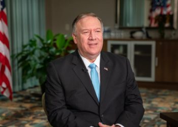 Ukrainë/DASH heq gazetaren nga grupi i medias të sekretarit Pompeo