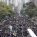 Hong Kongu e fillon vitin 2020 me protesta, dhjetëra mijëra manifestues marshojnë në rrugët e qytetit