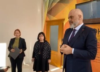 “Lehtësim drastik për regjistrimin e bizneseve”/ Rama në QKB: Krasiten dokumentet, regjistroheni vetëm me një klik