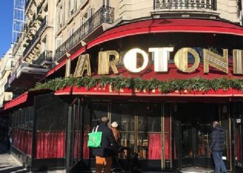 Protestuesit nuk i ndahen Macron, pas sulmit në teatër i vënë zjarrin restorantit të tij të preferuar
