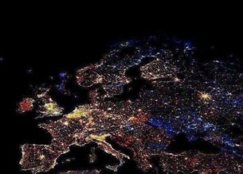 FOTOLAJM/ Pamja e rrallë e Europës nga sateliti natën e Vitit të Ri