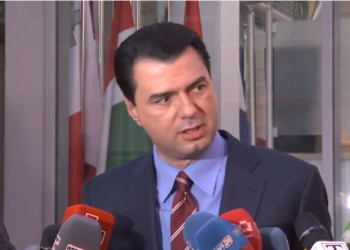 “Zgjedhorja”/ Basha pas takimit me Komisionerin: BE mundësoi dialogun, do bëjmë gjithçka për t’i dhënë fund krizës
