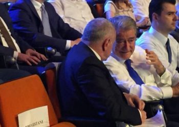 Revoltohet ish-ministri i Berishës: Mësuesi gylenist u shfaq duke ulëritur…