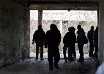 Grabitën dhe dhunuan refugjatët sirianë, arrestohen 4 persona në Korçë