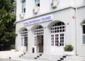 Stuhia me erë të fortë në Tiranë, 5 qytetarë përfundojnë në spitalin e Traumës