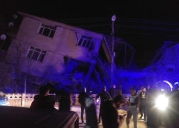 Tmerr në Turqi, tërmeti i fuqishëm shemb pallatet, raportohet për 4 viktima (Video)
